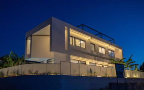 Luxury Villa Glass - 200 meters From The Beach n